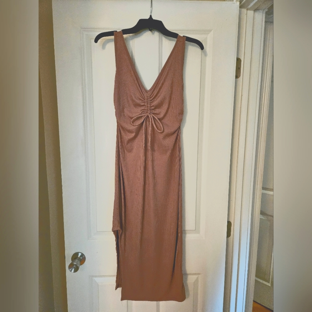 Rouched dress with a slit size L